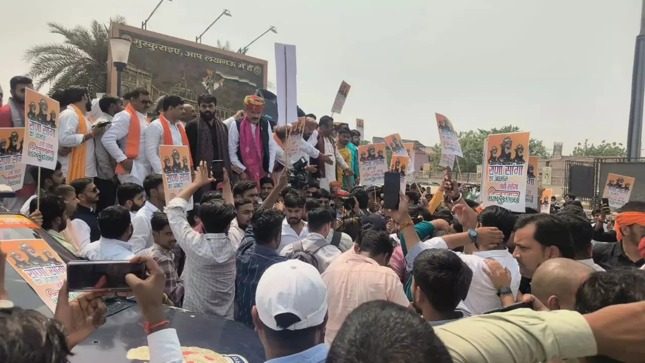 Karni Sena Protest Against Ramji Lal Suman
