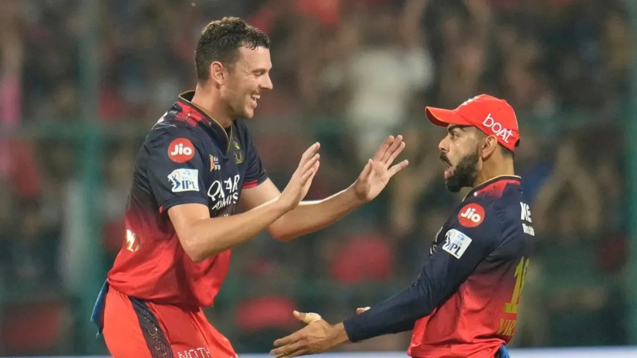 Josh Hazlewood Virat Kohli