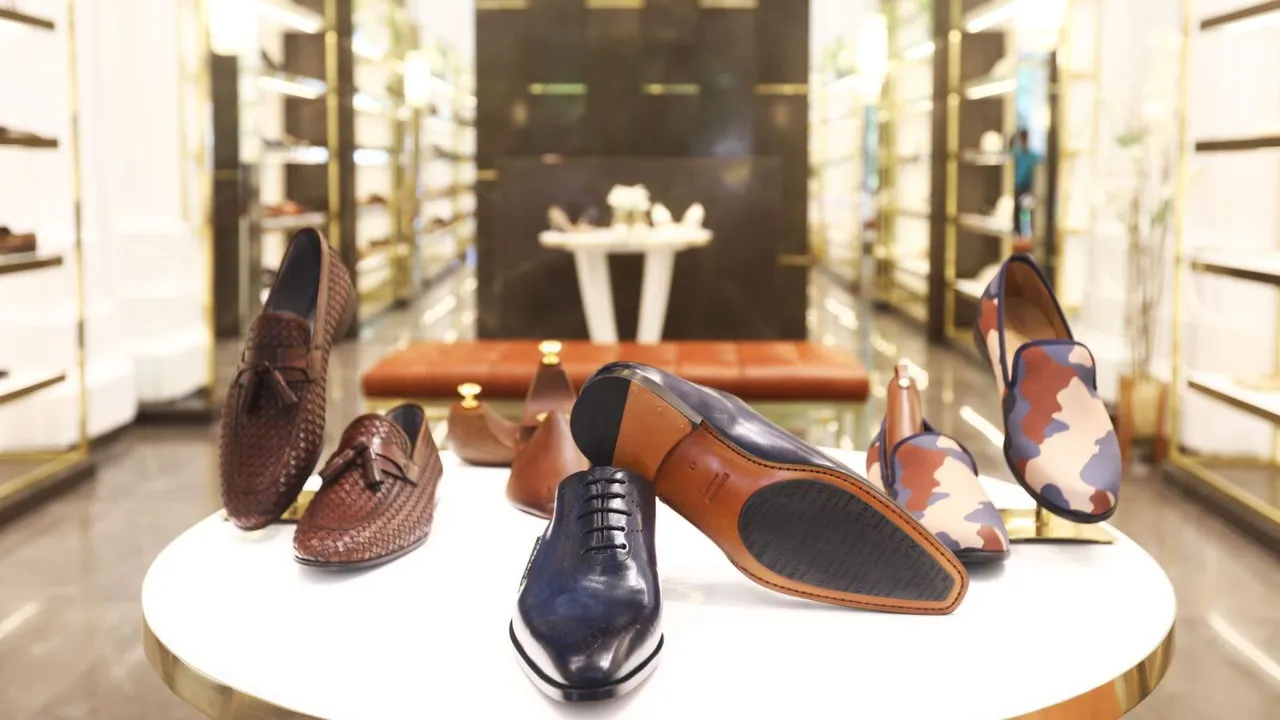 Leather footwear image