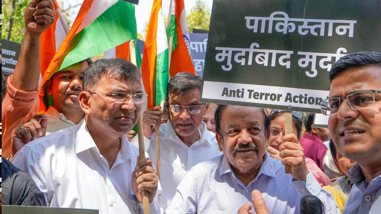 BJP leader Harsh Vardhan with members of the Anti Terror Action Forum during a protest march towards the Pakistan High Commission against the recent Pahalgam terror attack, at Teen Murti, in New Delhi.