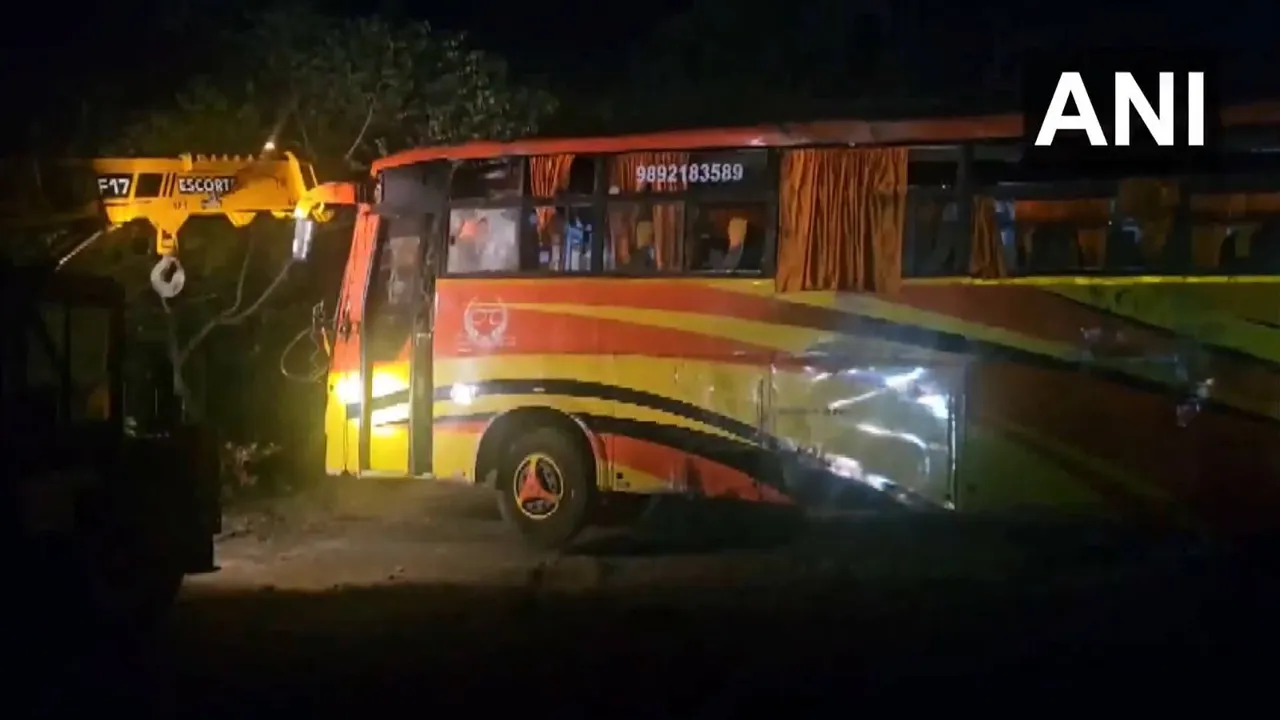 Bus overturns in Raigarh