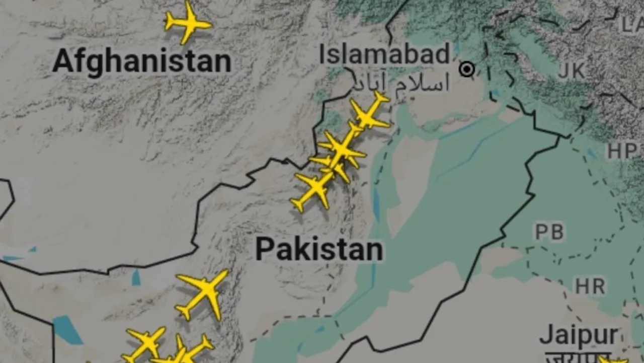 Pakistan closes airspace
