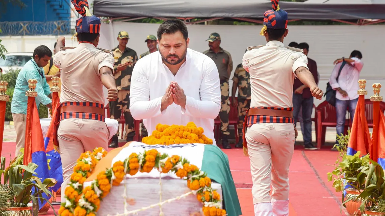 Tejashwi Yadav BSF Sub-Inspector Mohammad Imtiaz