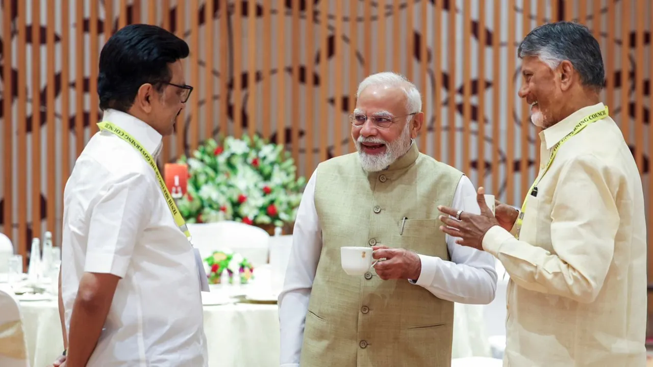 M K Stalin Narendra Modi Chandrababu Naidu NITI Aayog Meeting
