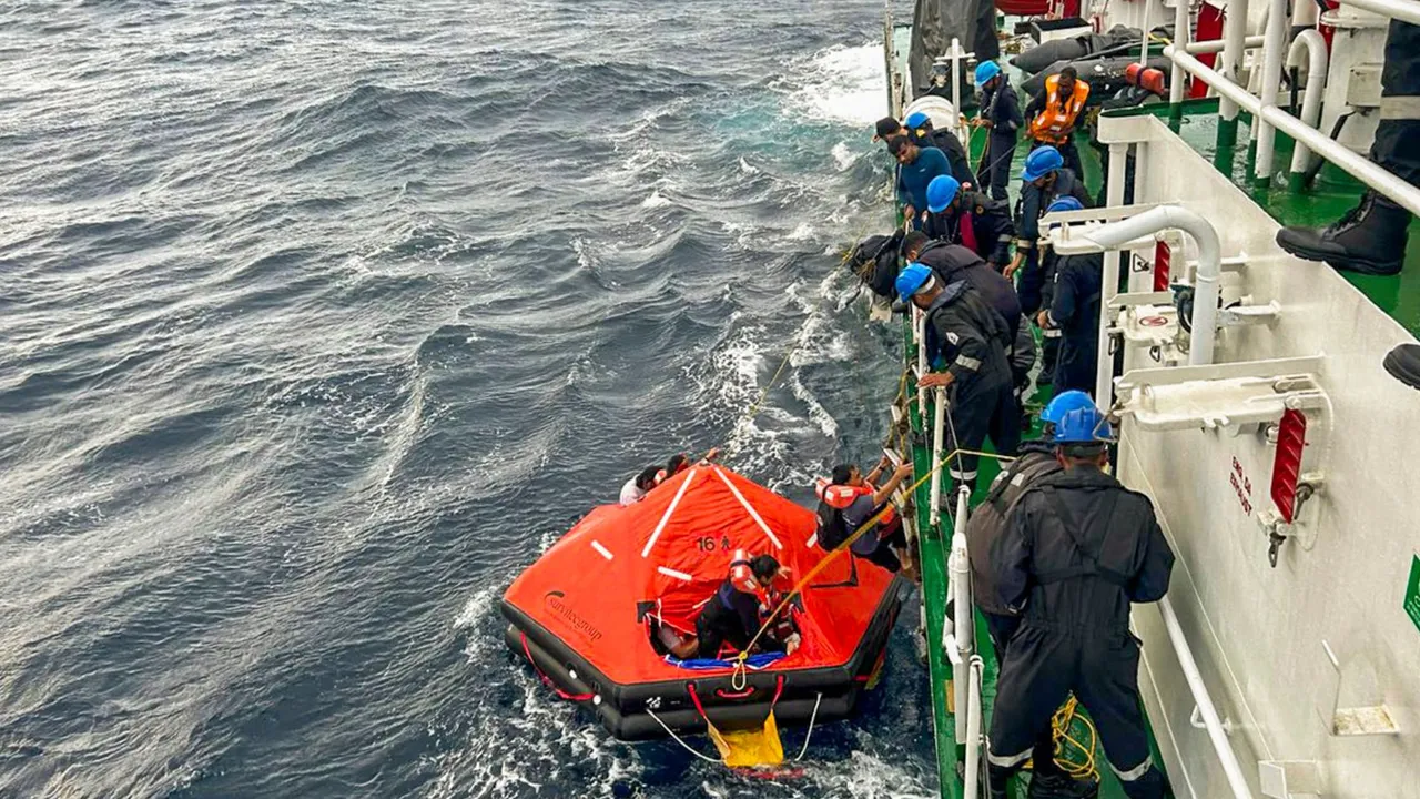 Cargo ship sinks in Kerala