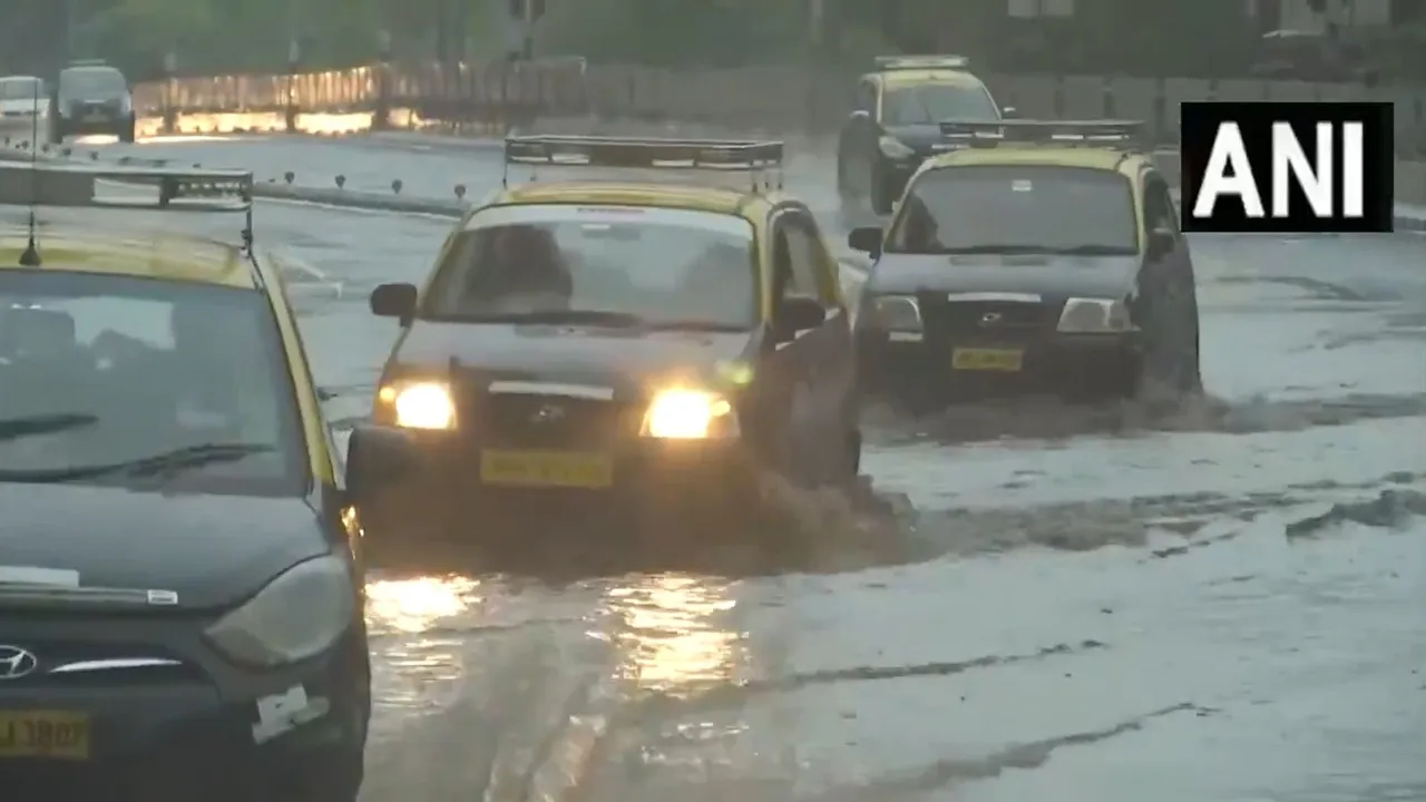 Waterlogging in Mumbai due to continuous rain