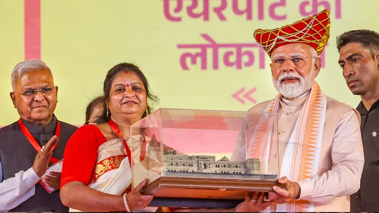 Prime Minister Narendra Modi being felicitated at  Mahila Sashaktikaran Maha Sammelan , in Bhopal, Madhya Pradesh.