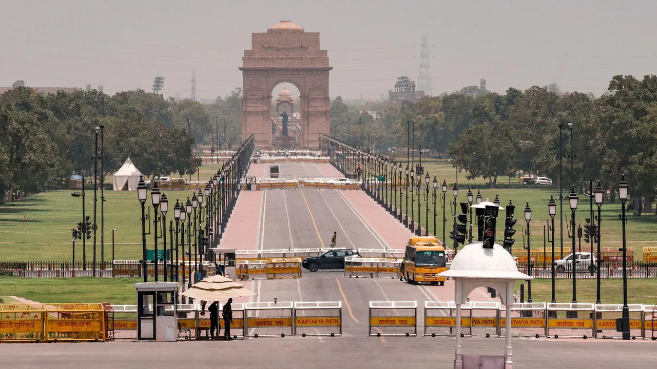Delhi Weather Delhi Heatwaves Delhi Summer India Gate Sunny Day