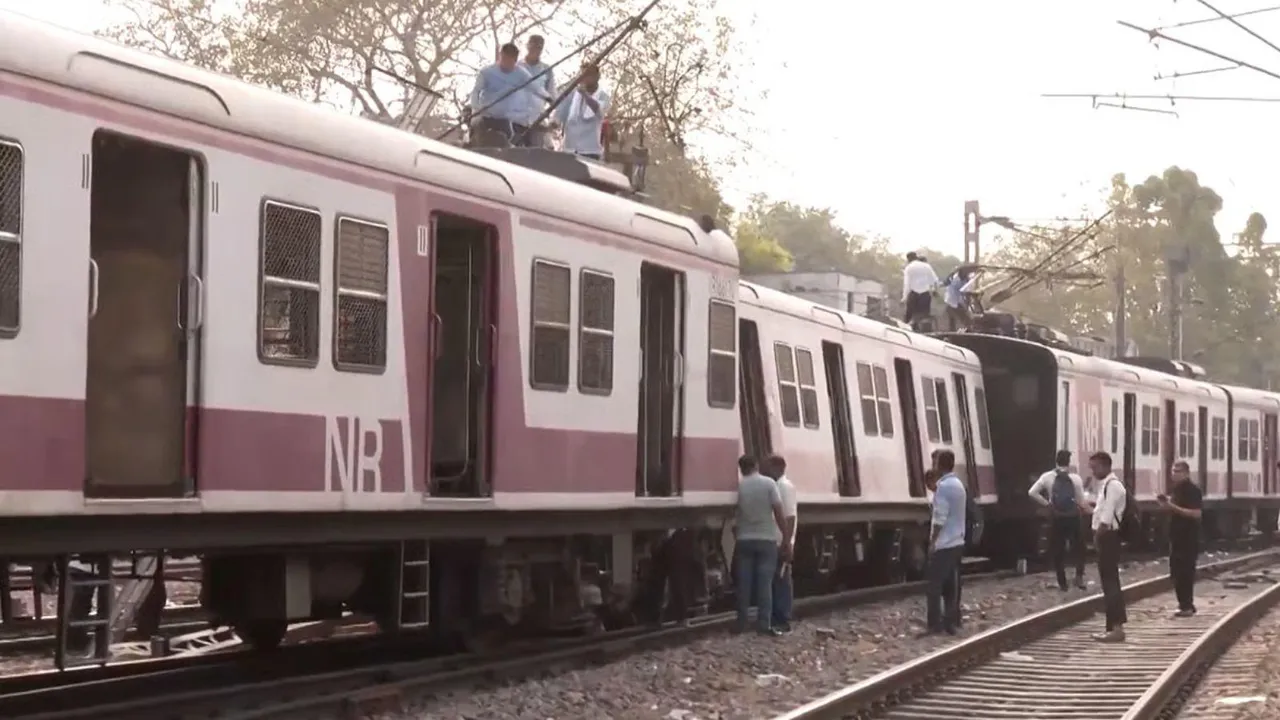 Ghaziabad to Nizamuddin EMU