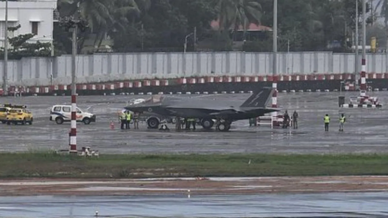 Birtish fighter F 35 Jet makes emergency landing