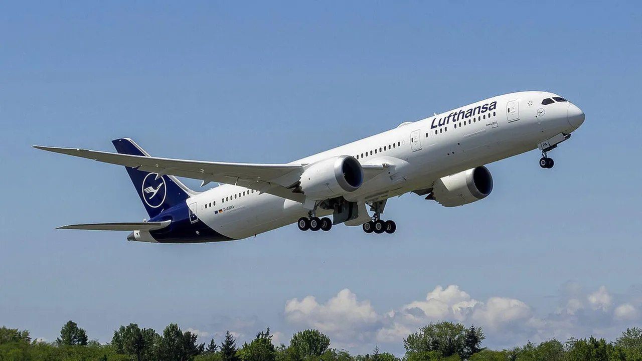 Lufthansa Airlines Boeing 787-9 Dreamliner
