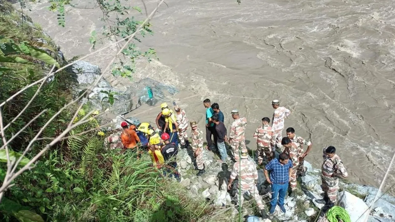 Alaknanda river Tempo Traveller