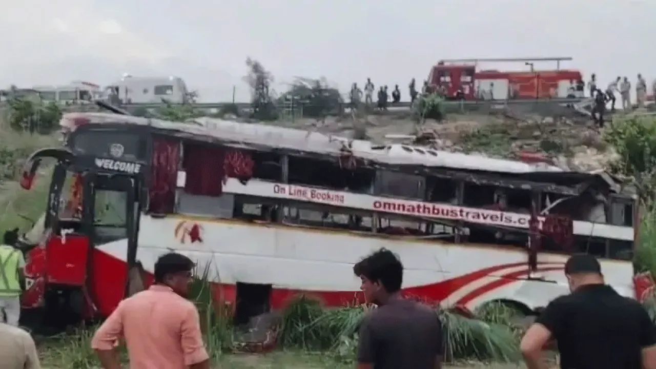 Lucknow-Agra Expressway Bus Accident