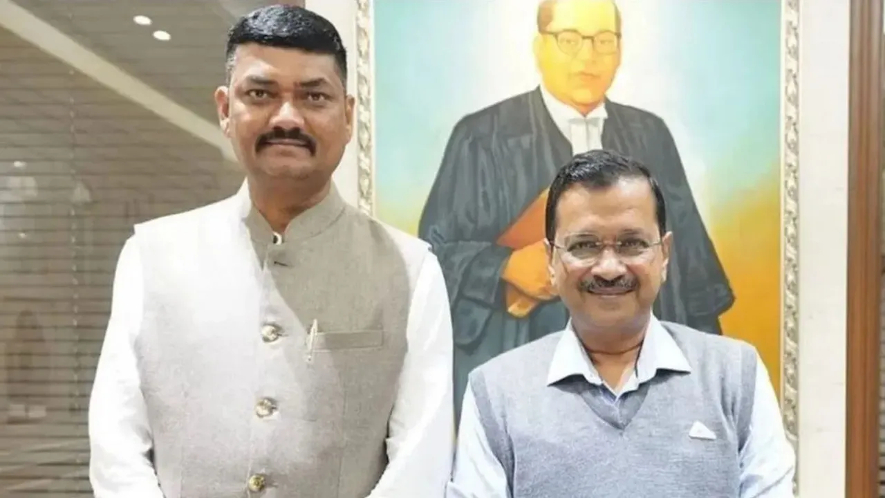 Umesh Makwana Arvind Kejriwal