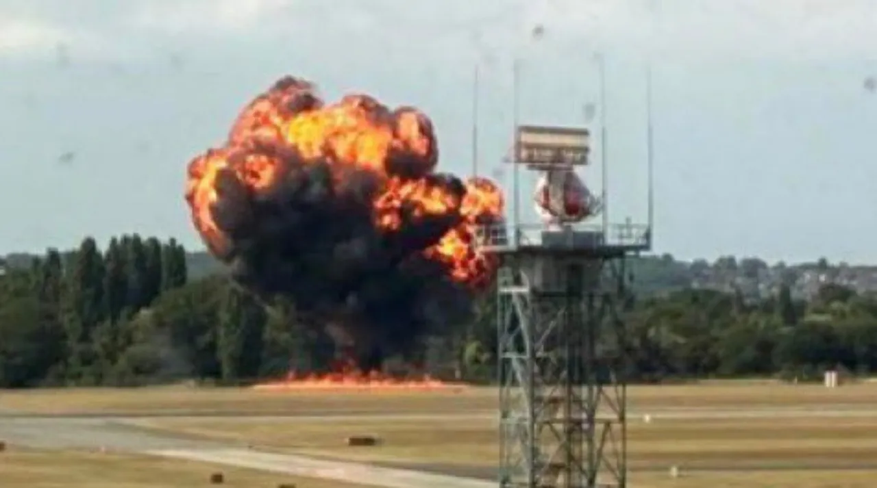 Small plane crashes at London Southend Airport
