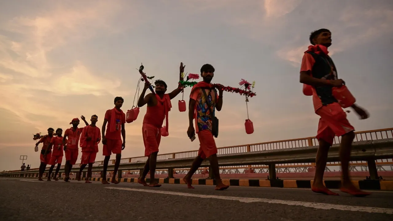 GT Road Kanwar Yatra Image Kanwariyas