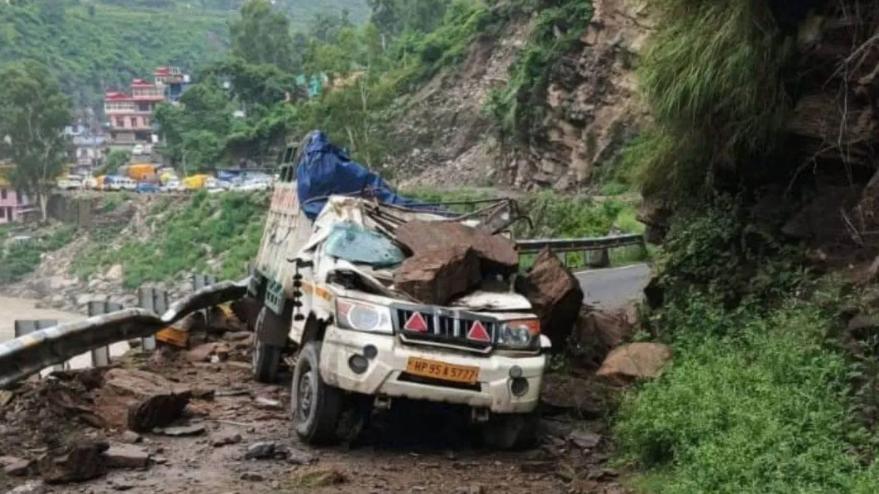 Kullu Road Closed