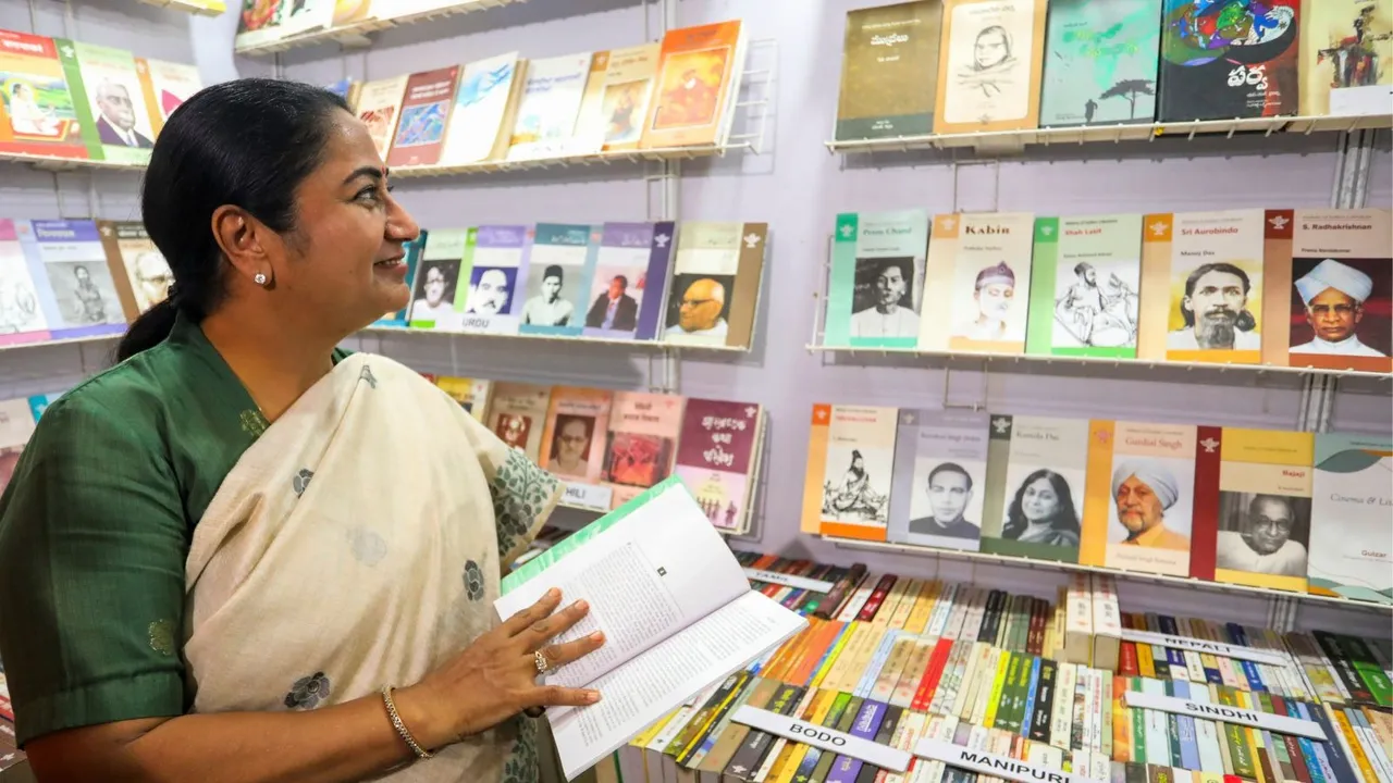Rekha Gupta Delhi Book Fair