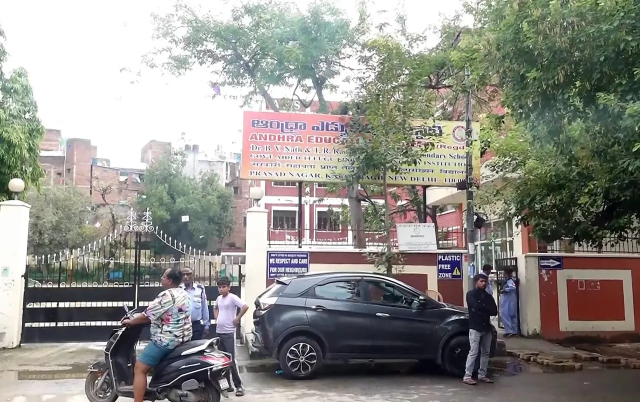 Andhra School Delhi Schools Bomb Threat