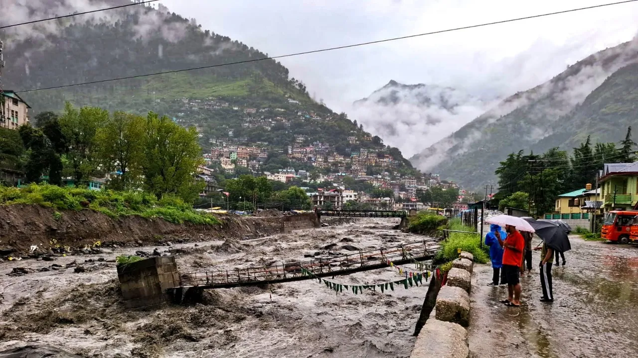 Himachal Pradesh Road Closed Kullu Cloudburst