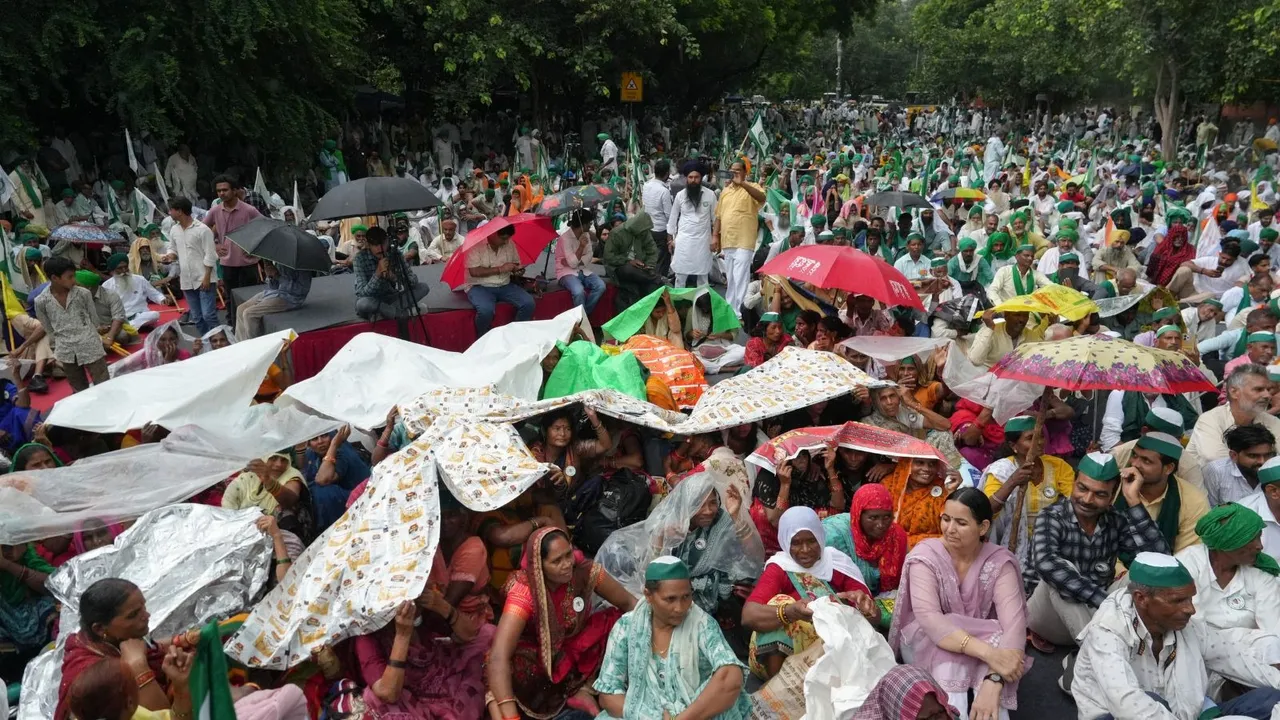 Delhi Rains Kisan Mahapanchayat at Jantar Mantar Farmers Protest