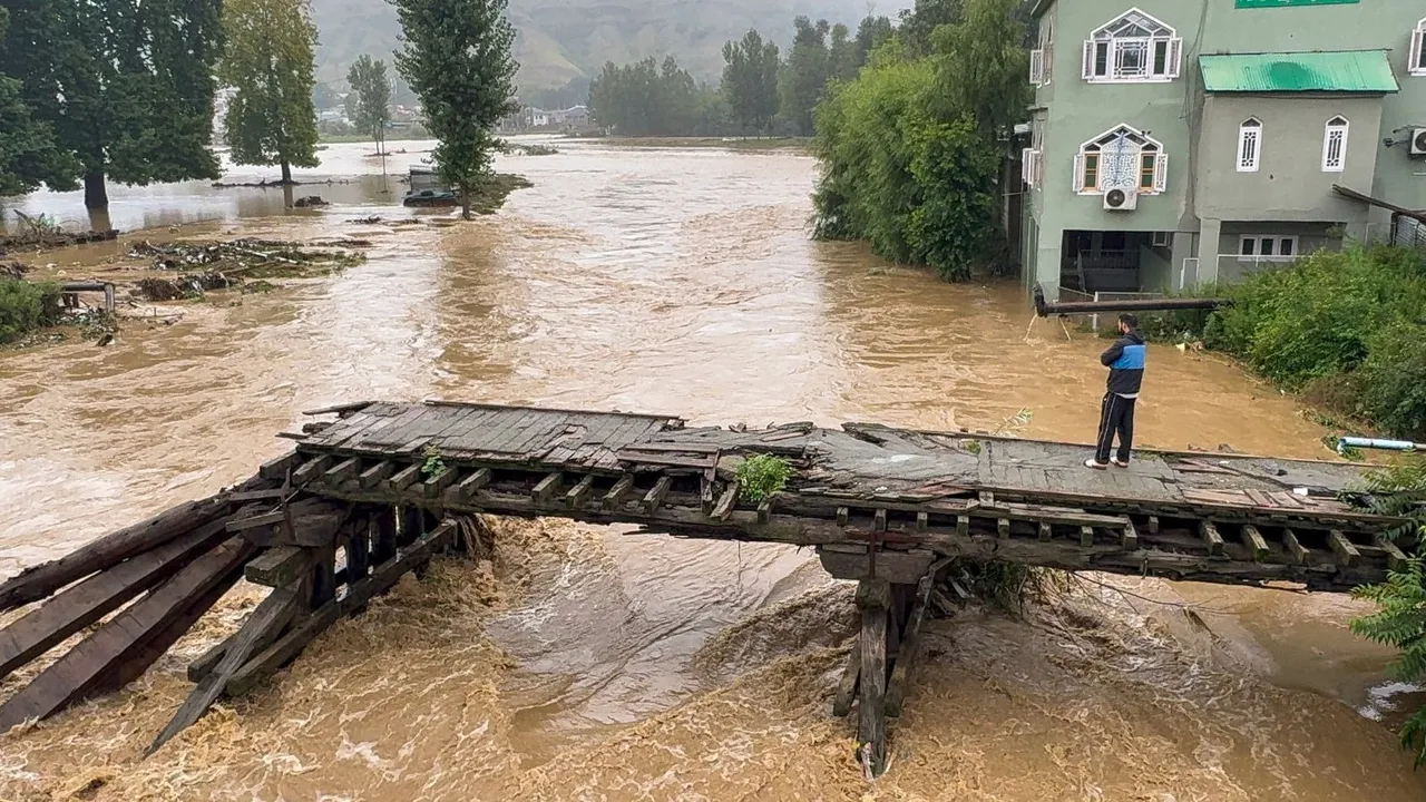 Jhelum River Jhelum Floods Anantnag Jammu Rains Jammu and Kashmir