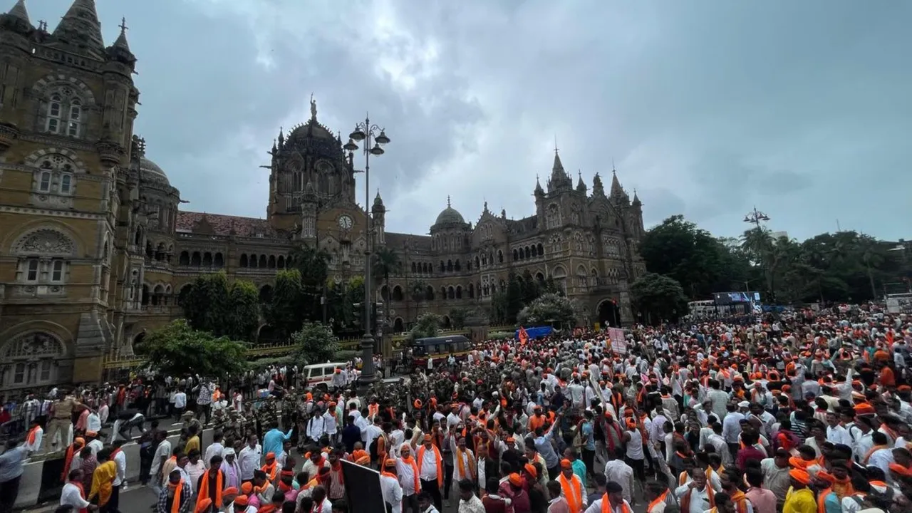 Maratha Reservation Azad Maidan BMC Mumbai Traffic