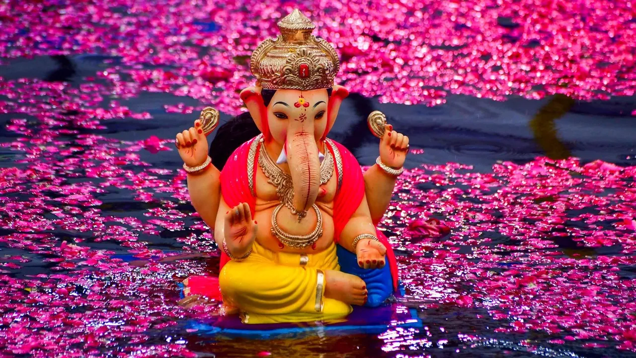 Ganpati Idol Ganesh Visarjan in Mumbai