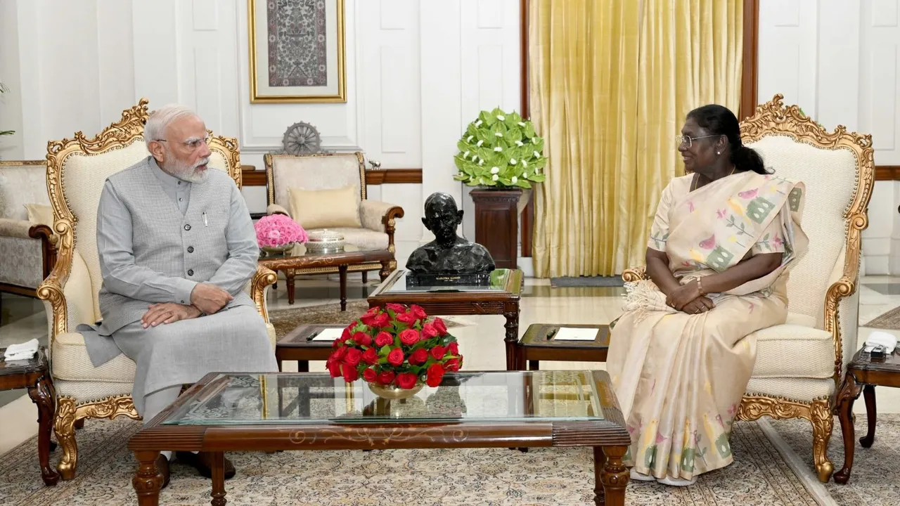 Narendra Modi Droupadi Murmu Rashtrapati Bhavan