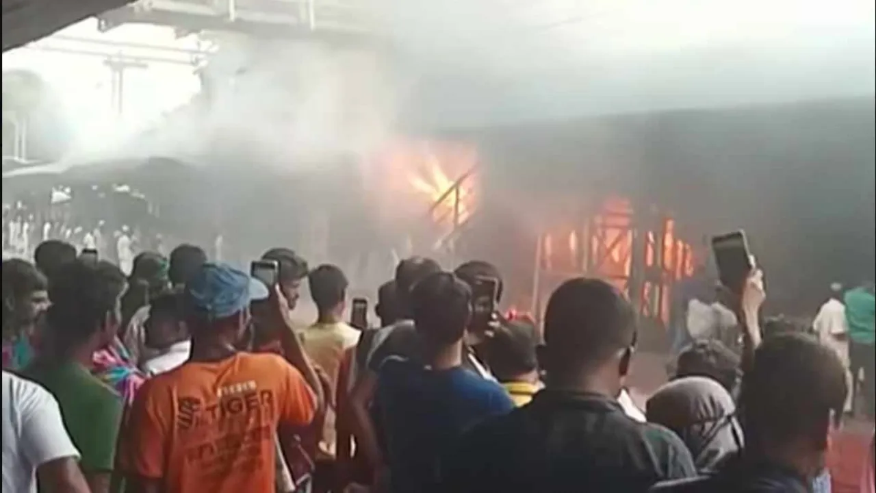 Santoshpur station fire