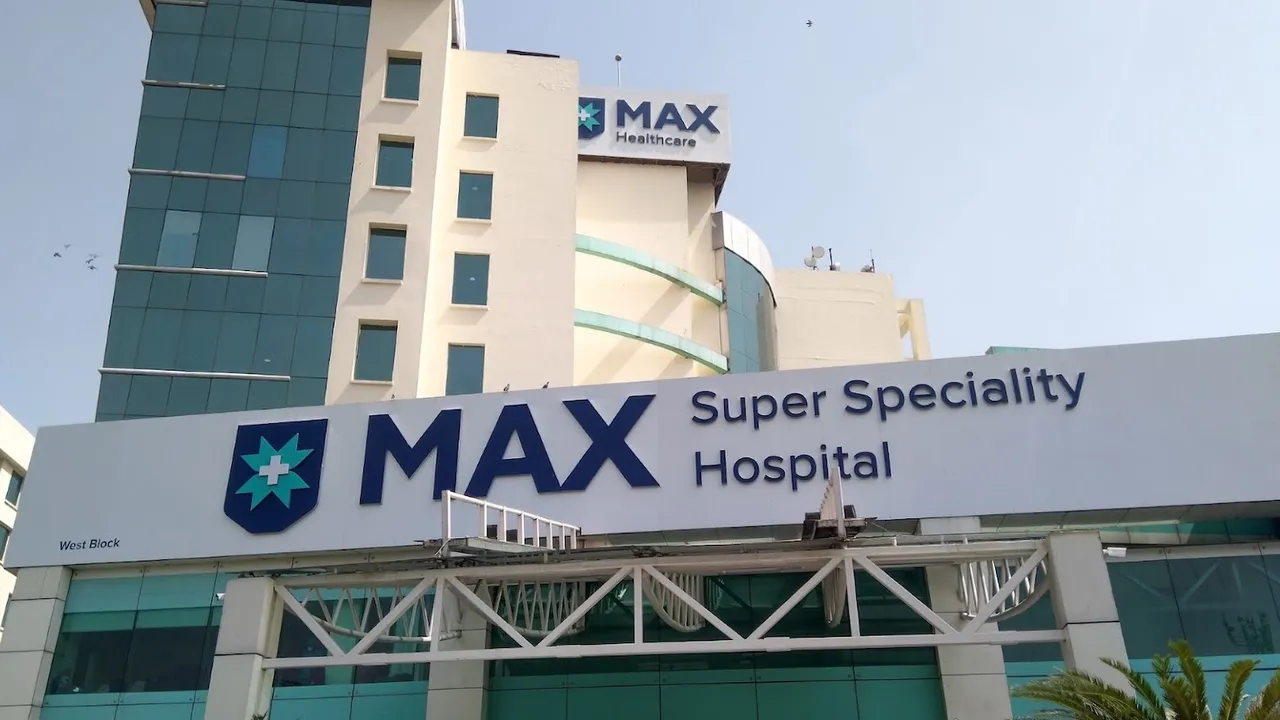 max hospital saket