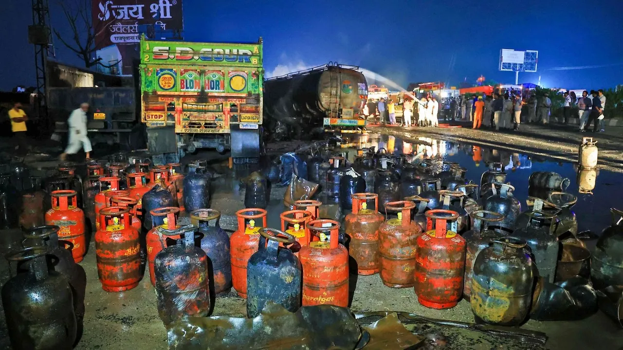 Jaipur-Ajmer Highway Cylinder Fire