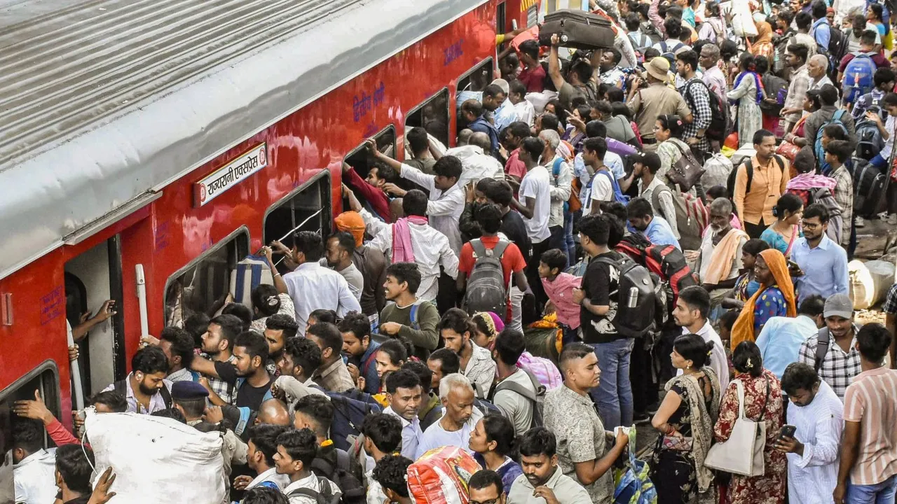 Chhath Puja Bihar Patna Railway Station