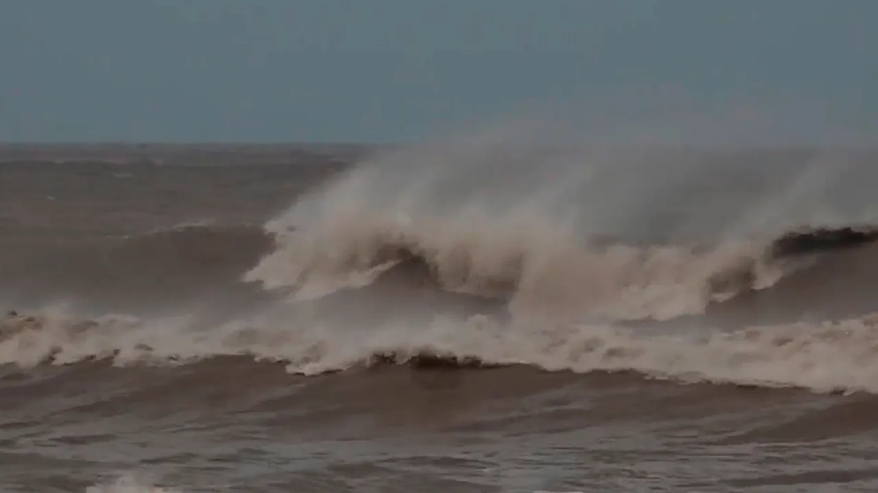 Rough sea ahead of the landfall of Cyclone 'Montha', at Manginapudi beach, in Krishna district, Andhra Pradesh, Tuesday, Oct. 28, 2025.