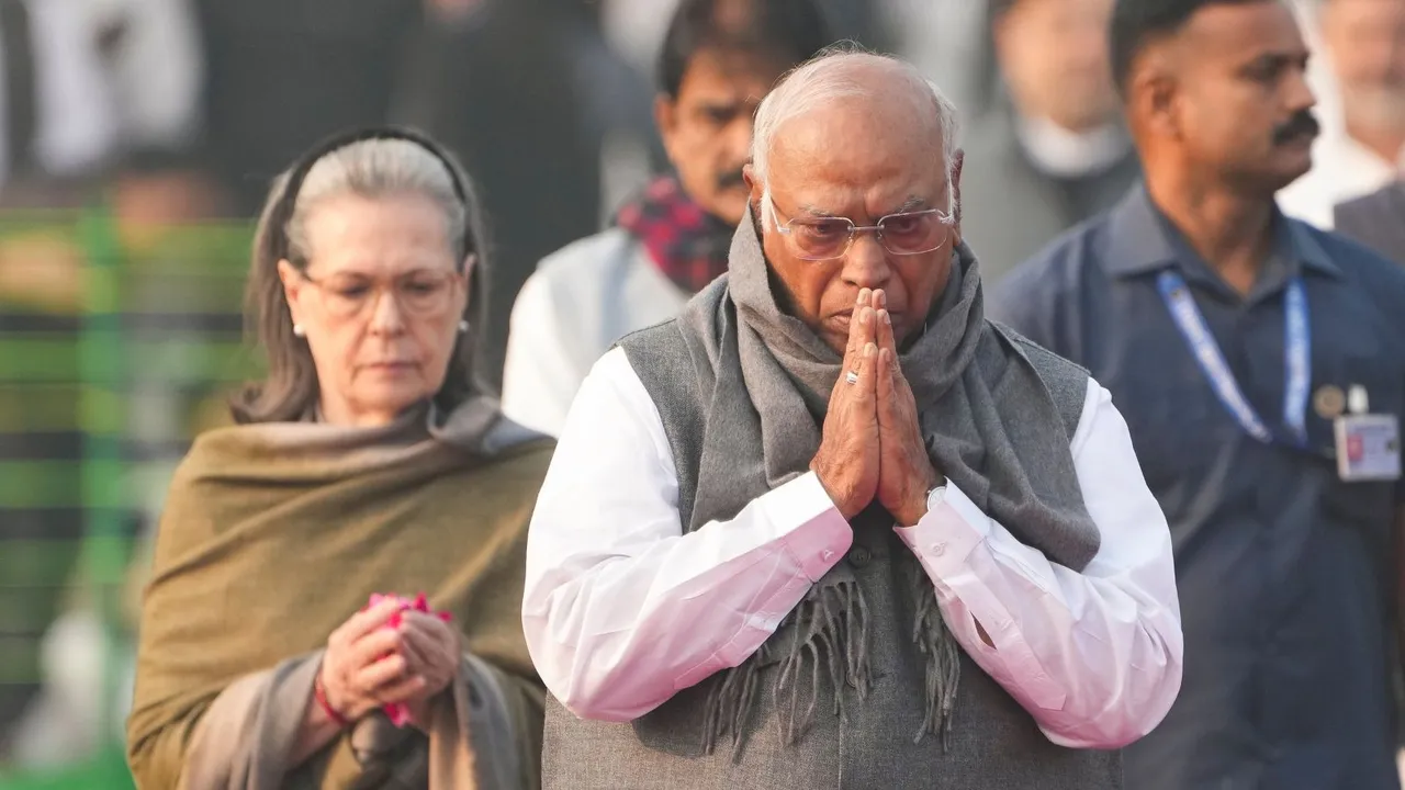 Jawaharlal Nehru Birth Anniversary Mallikarjun Kharge Sonia Gandhi