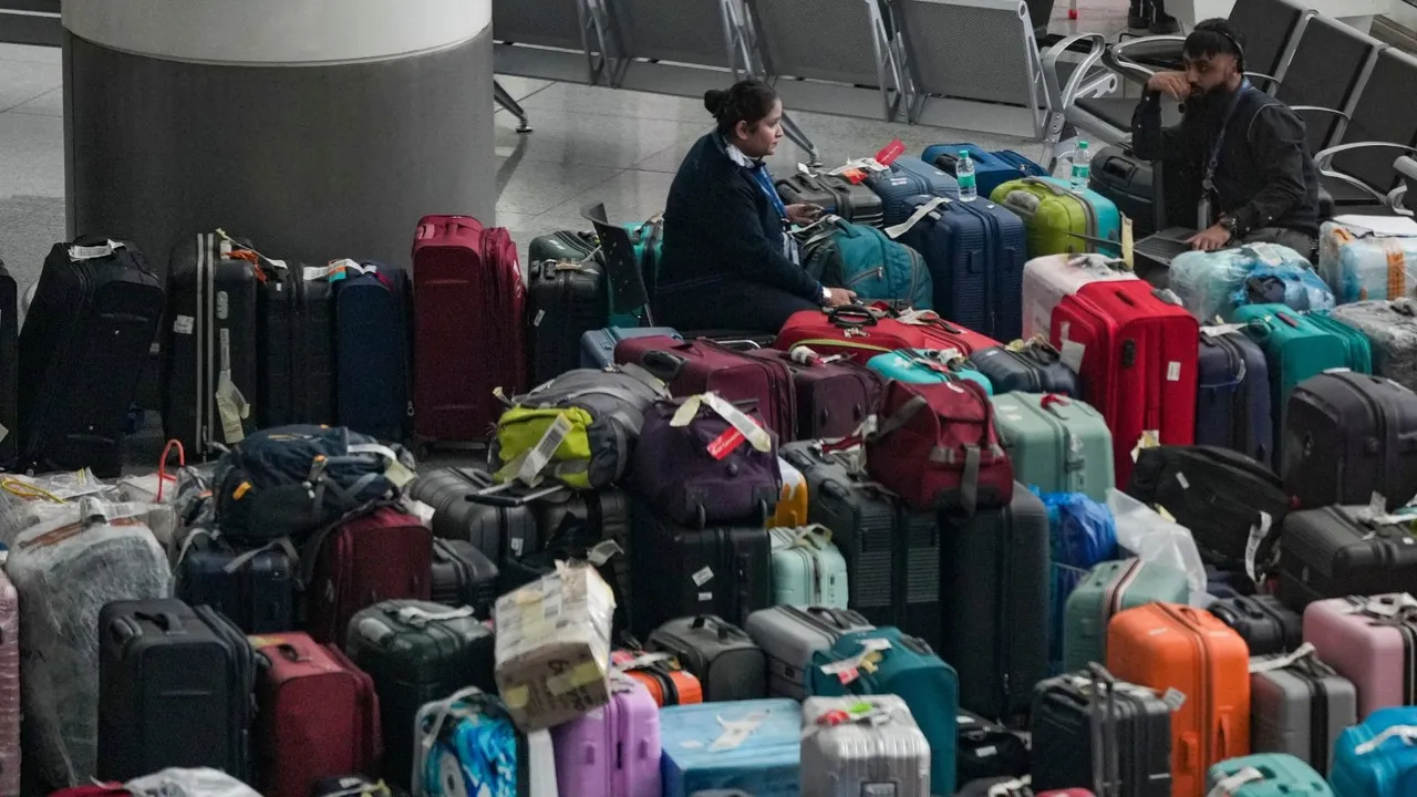 IndiGo Crisis Luggage Delhi Airport