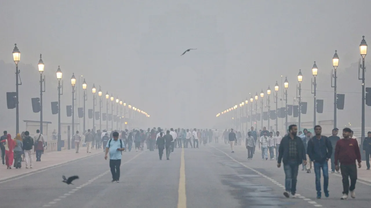 Delhi Pollution Delhi Winters Air Quality AQI Smog Fog India Gate