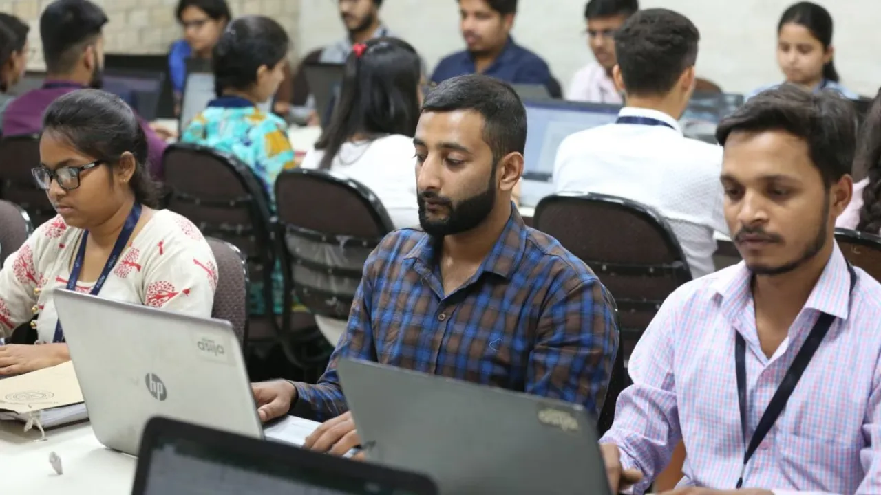 Personnel Ministry Government Jobs Central Government Employees Corporate Salary Hike Office image Unemployment Pay Commission CSS Central Secretariat