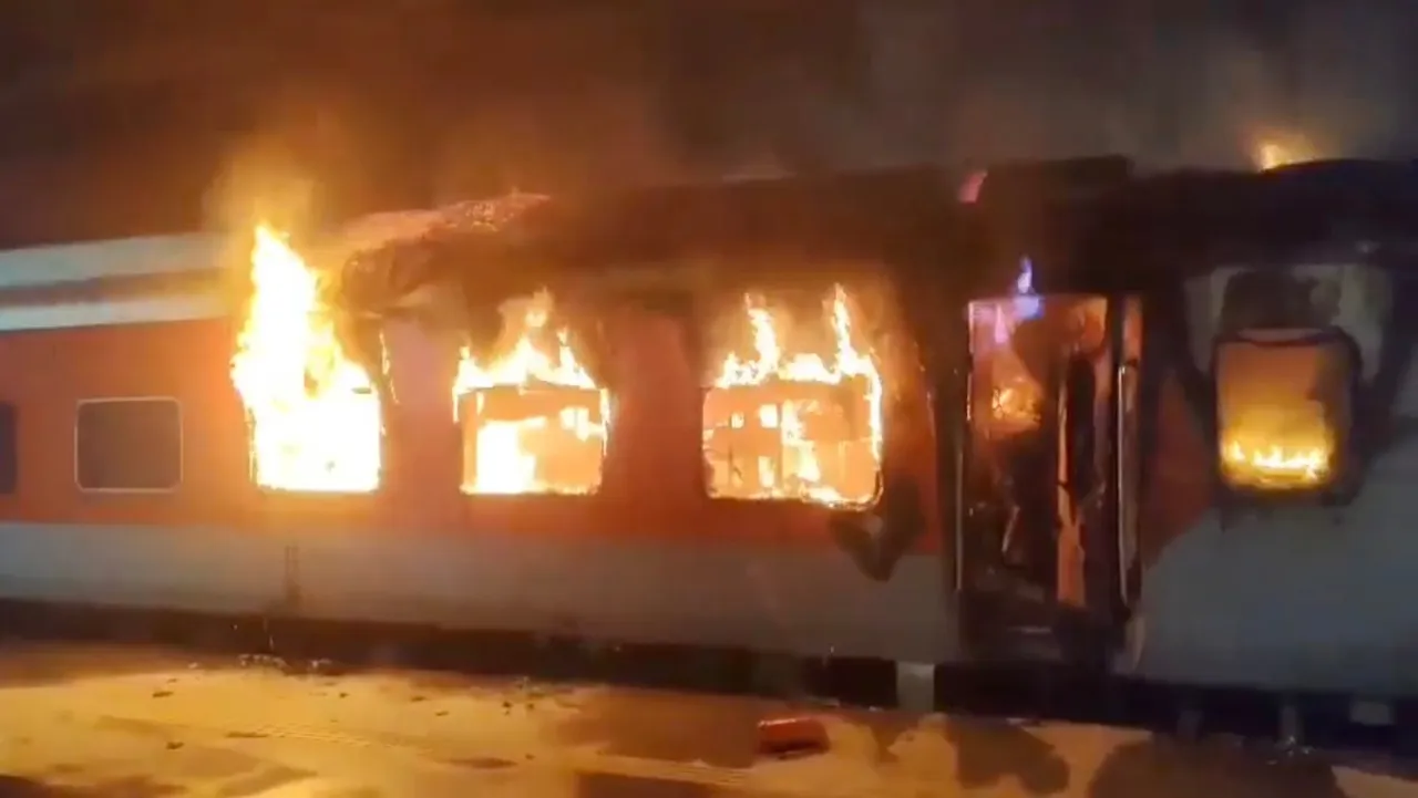 Tatanagar-Ernakulam train fire
