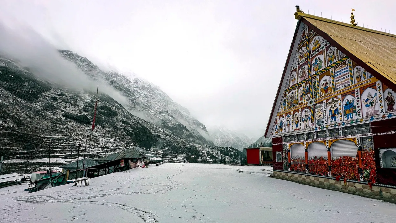 Fresh snowfall occurs near the 'Machail Bhawan Temple', in Kishtwar district, Jammu and Kashmir, Wednesday, Dec. 31, 2025.