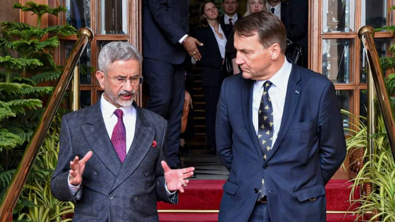 S Jaishankar Radoslaw Sikorski Poland