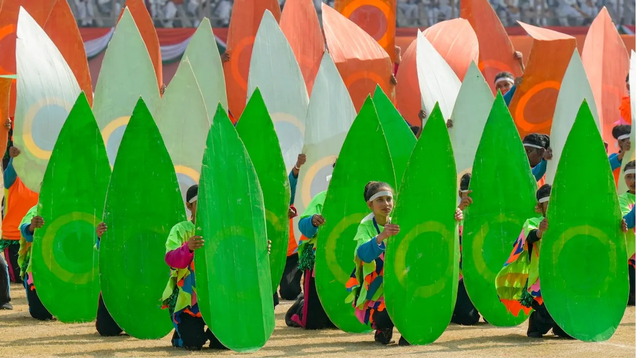 School students perform during a cultural programme as part of Republic Day 2026 celebrations, in New Delhi, Sunday, Jan. 25, 2026. (PTI Photo/Shahbaz Khan)