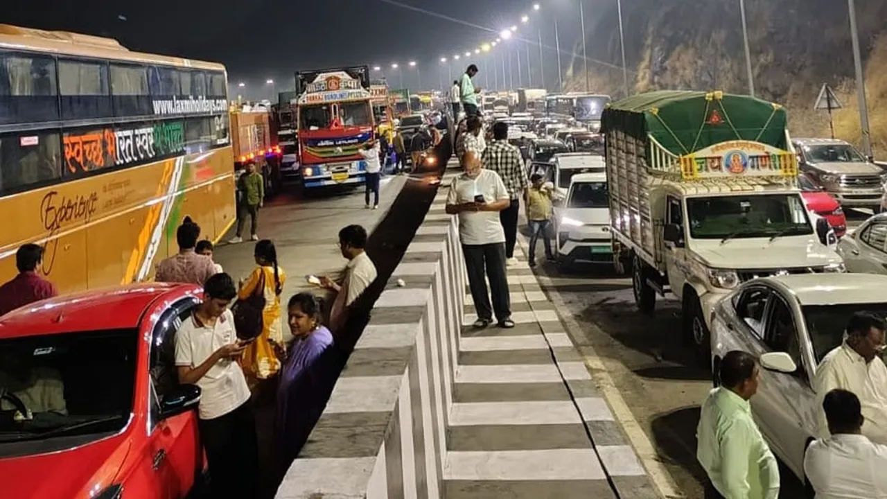 Mumbai Pune Expressway Traffic