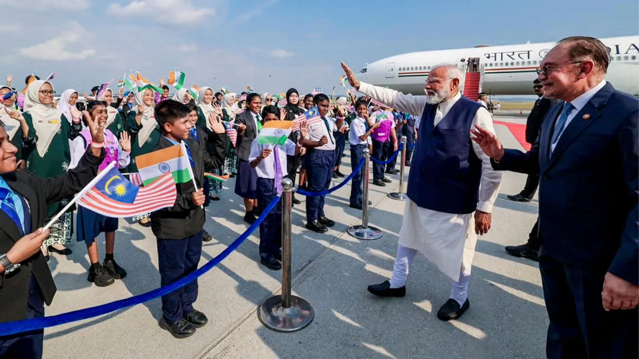 Narendra Modi Anwar Ibrahim PM Modi in Malaysia