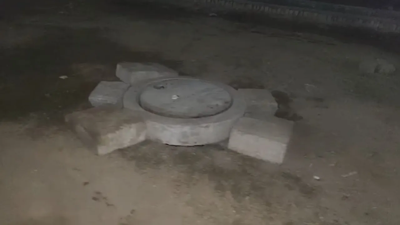 delhi manhole death