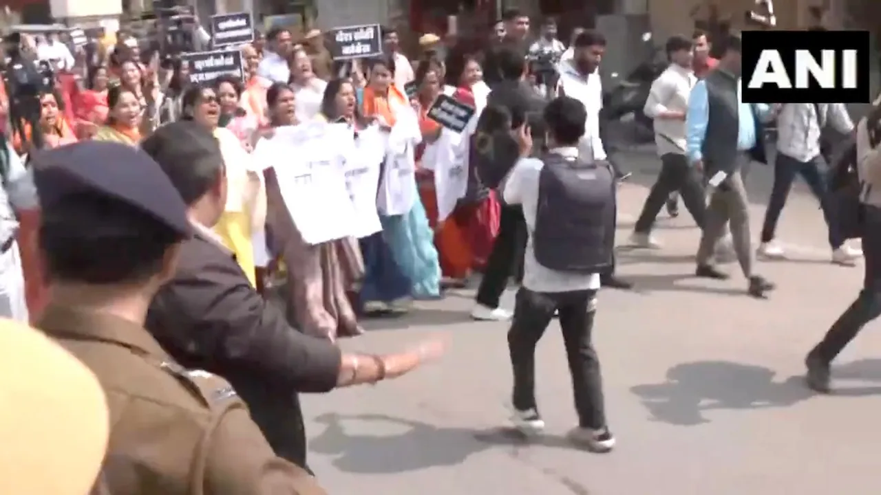 bjp mahila morcha protest