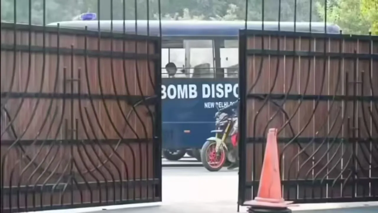 Delhi Schools Bomb Threats Bomb Disposal