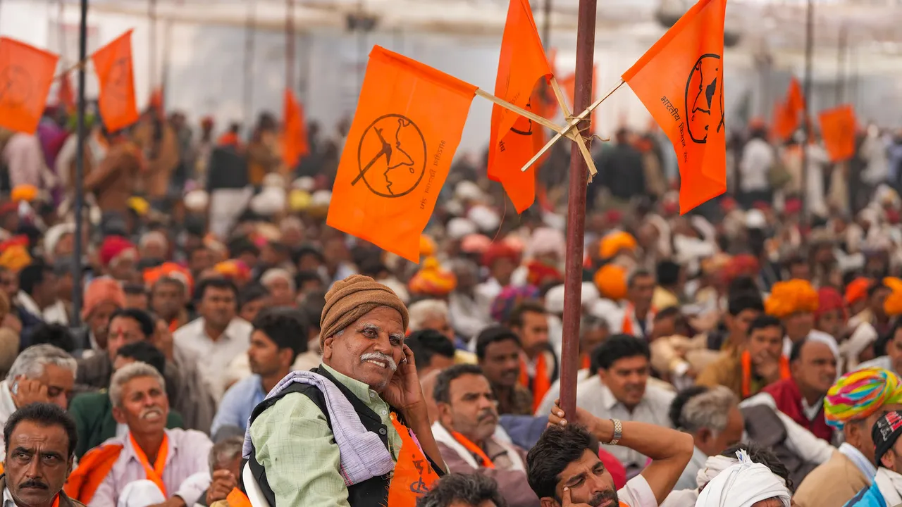 Farmers protest in Ramleela ground in Delhi