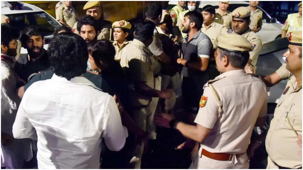 Delhi Police Wrestlers.jpg