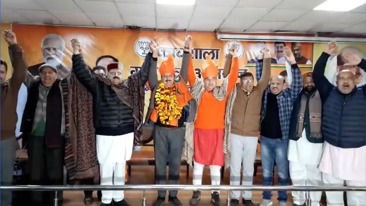 Ravinder Raina with Sanjeev Khajuria and other NC leaders
